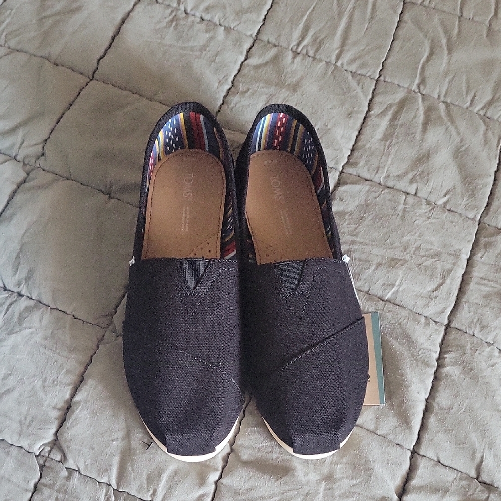 TOMS Women's Classic Black Canvas Loafers